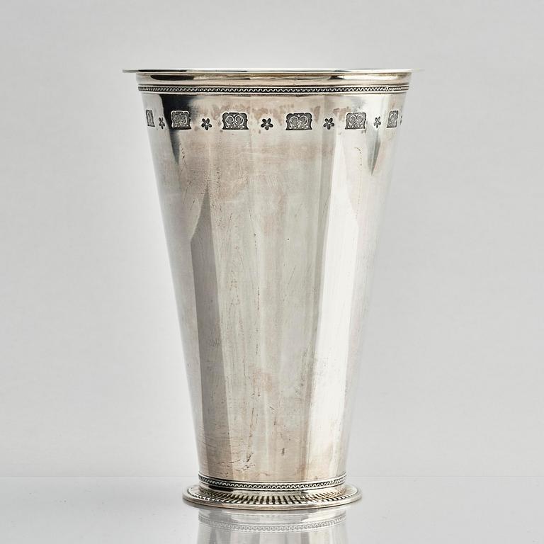 Wiwen Nilsson, bägare, delvis förgyllt sterling silver, "Bysantinska modellen", Lund 1941.