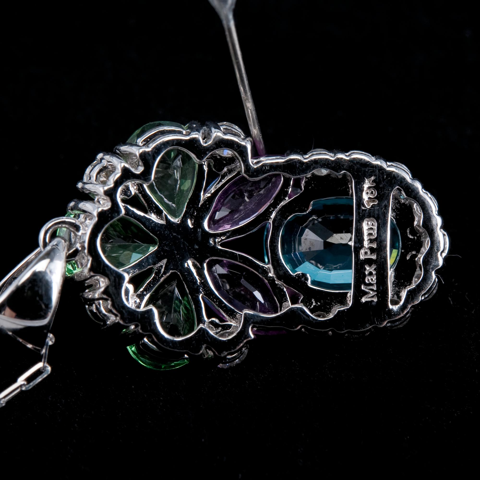 A PENDANT, Cambodian blue zircon 4.69 ct, 2 pink sapphires 1.38 ct, 3 green tsavoriters 2.15 ct.