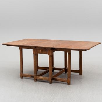 A 18th century Baroque gateleg table.