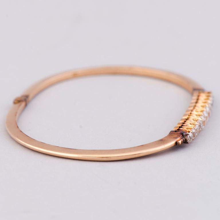 ARMRING, gammalslipade diamanter, 14K (56) guld. Ryssland.