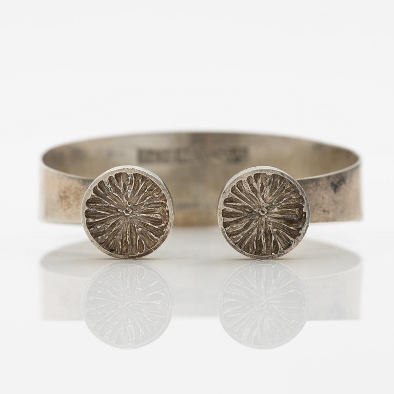 Åke Lindström för Bengt Hallberg, armring, silver.
