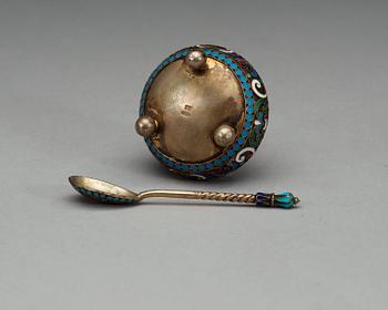 A Russian early 20th century silver-gilt and enamel salt and spoon, unidentified makers mark, St. Petersburg 1899-1908.