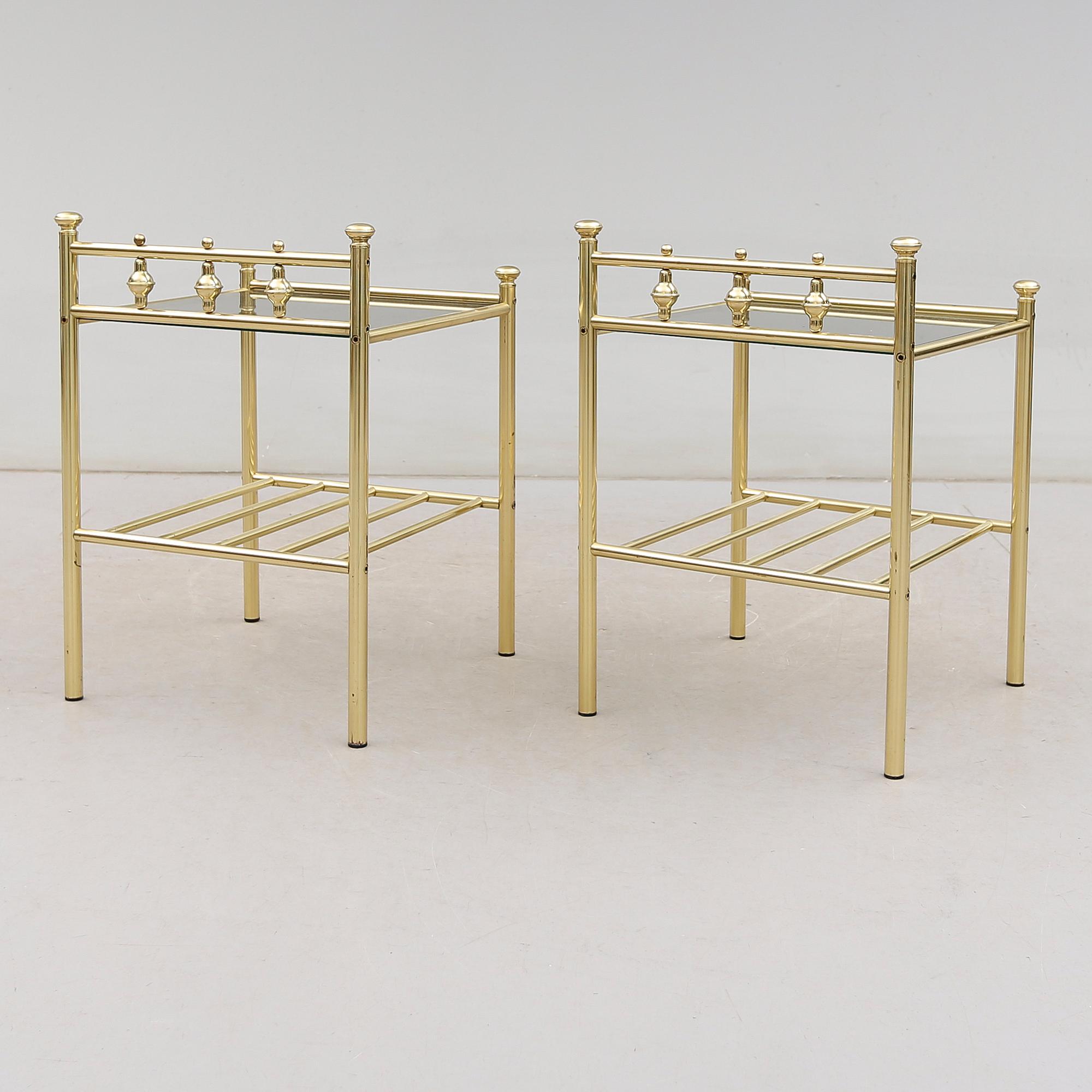 SÄNGBORD, 1 par, 1900-talets andra hälft.