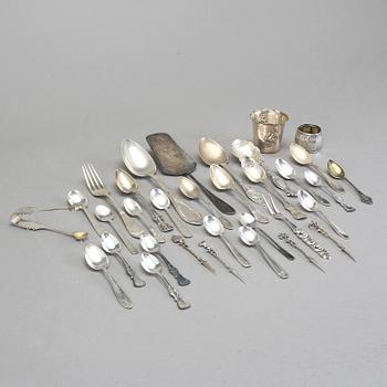 PARTI SILVER, svenska samt utländska stämplar, mestadels 1900-tal. Vikt 628 g.