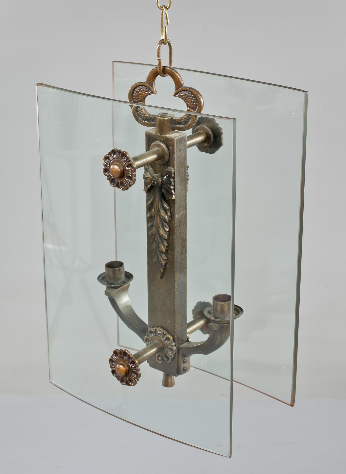 TAKLAMPA, 1920/1930-tal.  Höjd ca 37 cm.