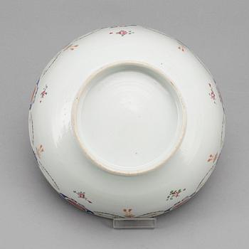 BÅLSKÅL, kompaniporslin. Qing dynastin, Qianlong (1736-95).