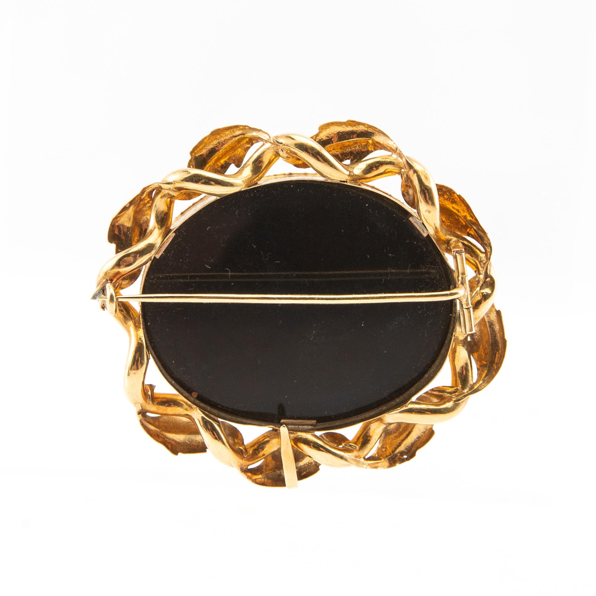 Gustaf Adolf Cedergren, brooch 18K gold with micro-mosaic of a Cavalier King Charles Spaniel and original case, 19th century.