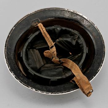 HJÄLM, England, 1900-talets första hälft.