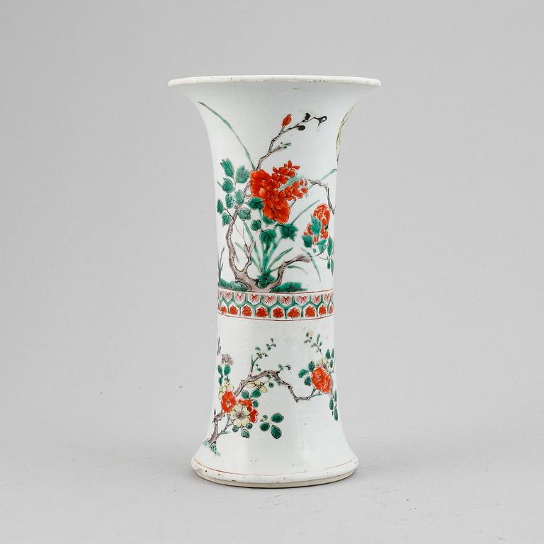 A famille verte trumpet vase, Qing dynasty, Kangxi (1662-1722).