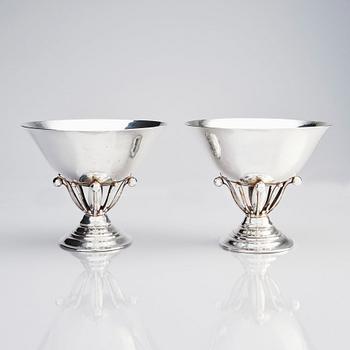 Georg Jensen, a pair of 830/1000 silver bowls, Copenhagen 1915-1919, 830/1000 silver, design nr 6 by Johan Rohde.