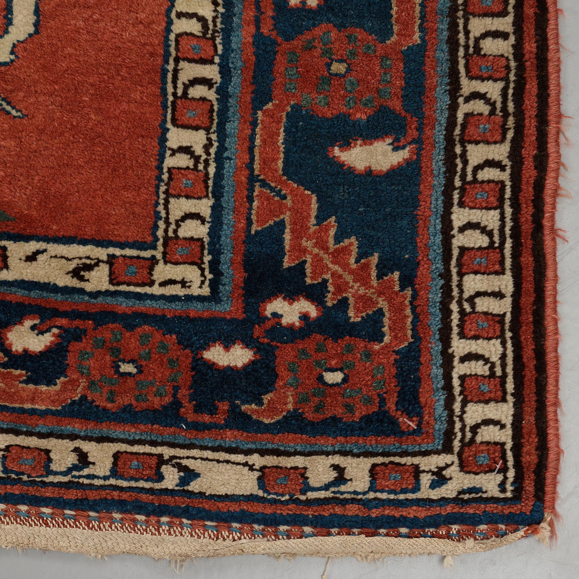 Gallerimatta, antik/semiantik  Västpersisk, ca 321,5  x 91,5-98 cm. (samt kortsidorna med ca 2-3 cm slätväv).