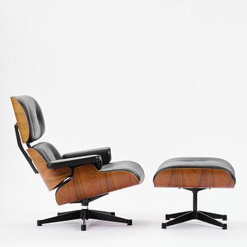 Charles & Ray Eames, an "Eames Lounge Chair" with ottoman, Vitra, 2000s.