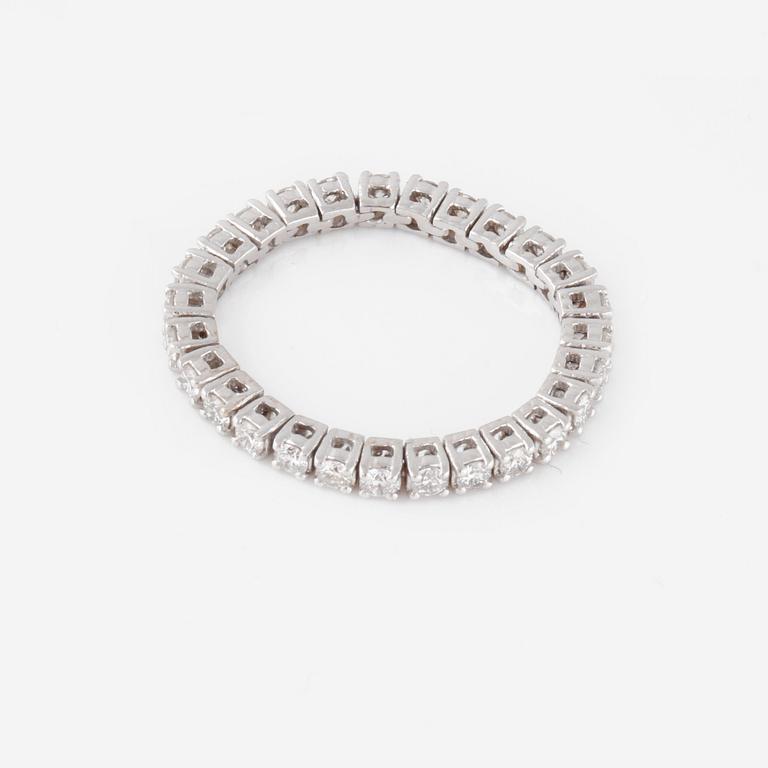 RING, sk eternityring, med briljantslipade diamanter, ca 0.70 ct.