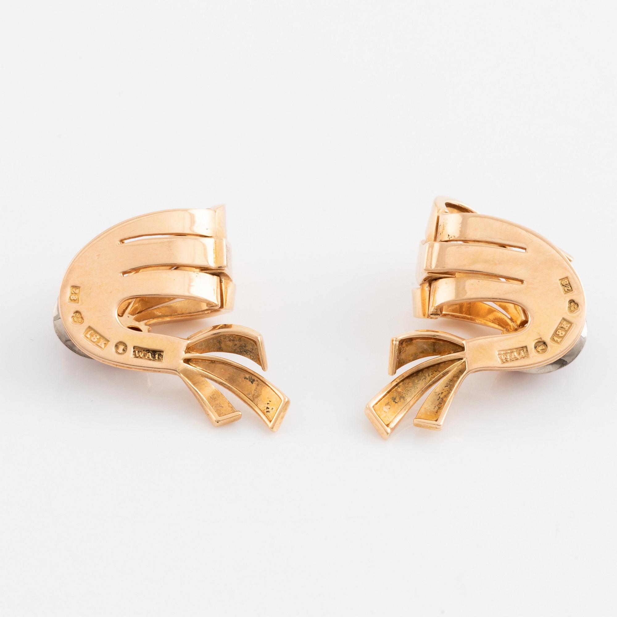 WA Bolin ett par örhängen 18K guld med cabochonslipade rubiner och åttkantslipade  diamanter.