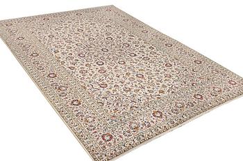 A Keshan carpet, c. 342 x 240 cm.