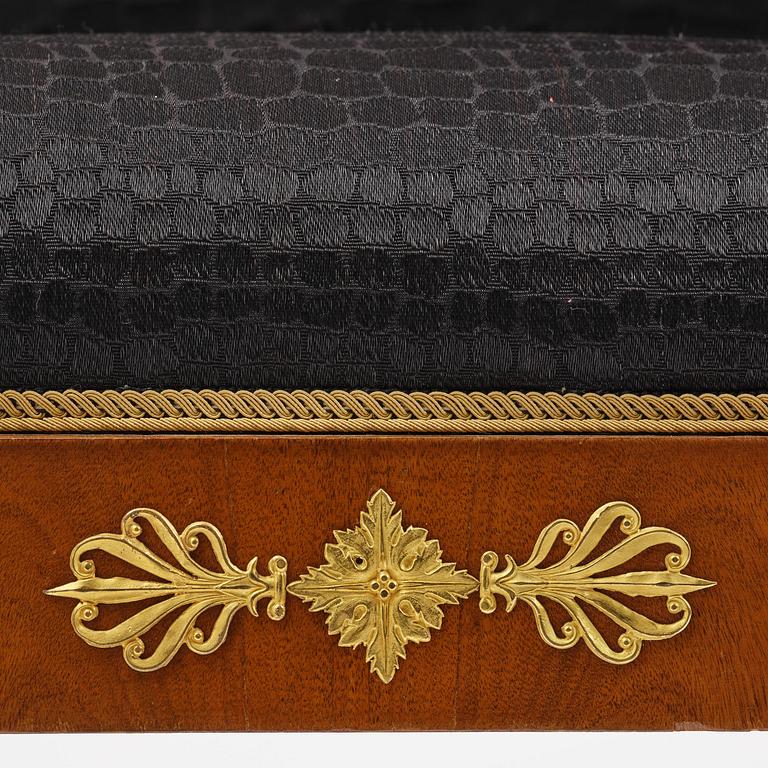 Karmstolar, ett par, Stockholmsarbeten 1800-talets första hälft, Empire.