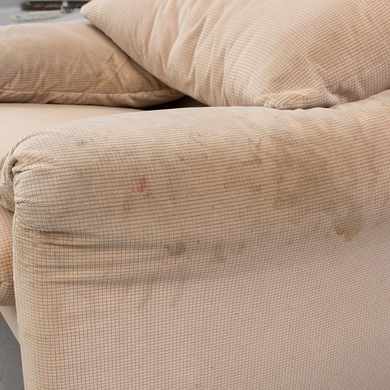 A 1970s Vico Magistretti "Maralunga" armchair from Cassina.