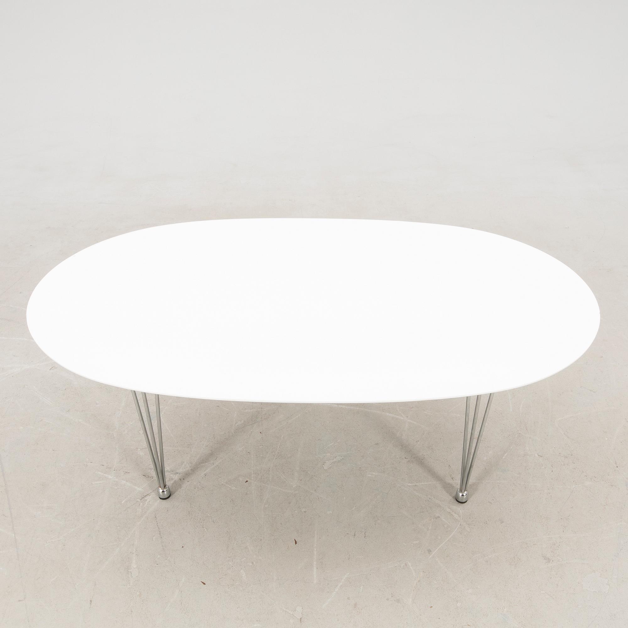 Late 20th-century coffee table.