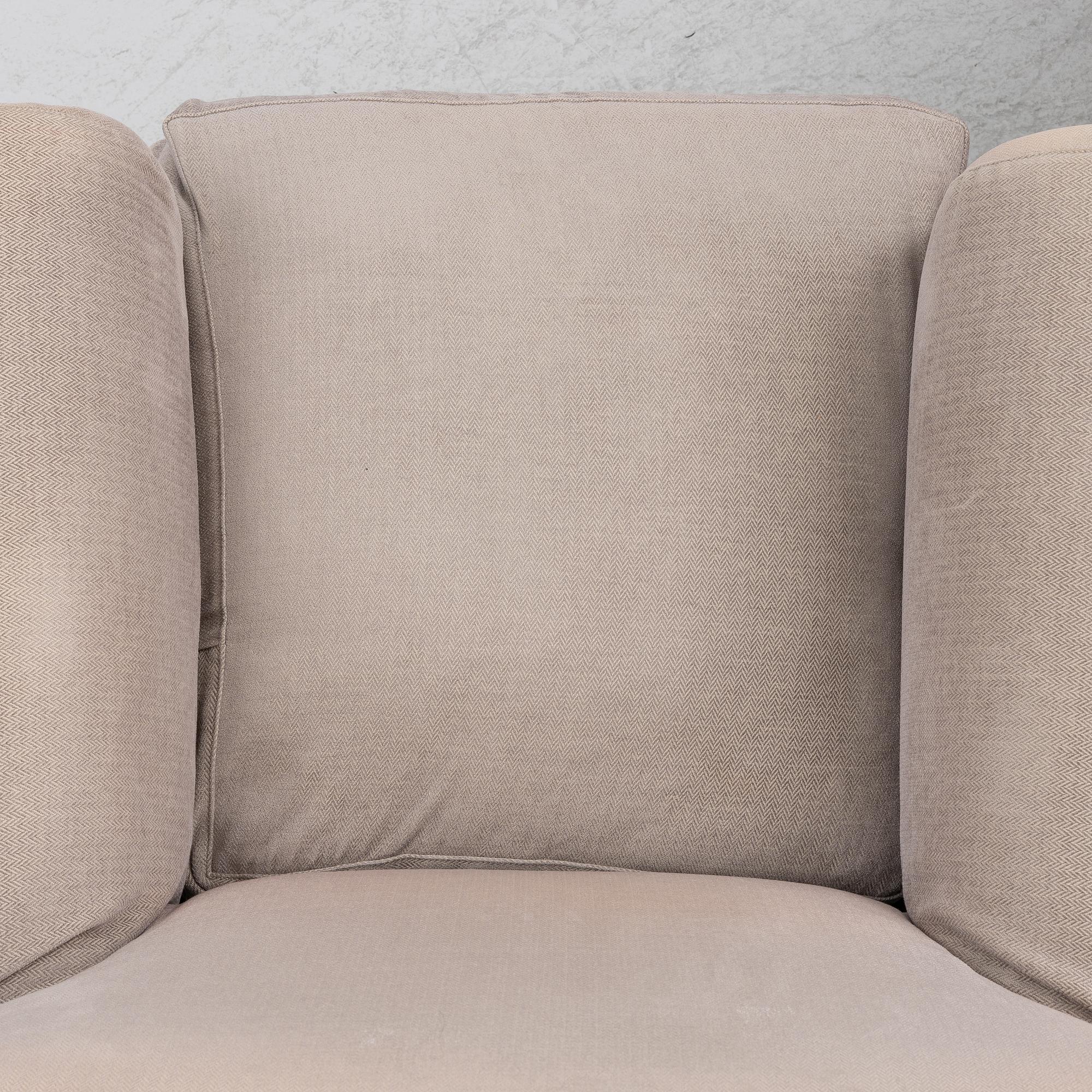 A pair of lounge chairs, 'Nonnamaria', Flexform.