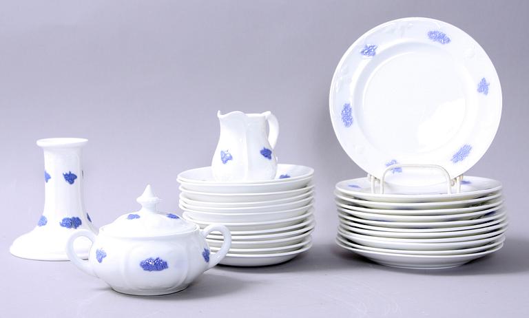 SERVISDELAR, 27 st, porslin, "Blå blom" Gustavsberg.