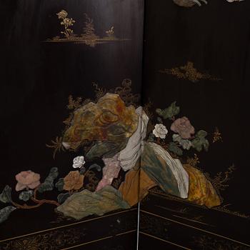 A chinese screen with stone inlay, first half of the 20th Century.