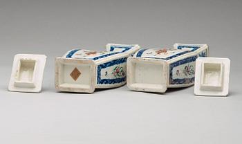 A pair of famille rose vases with cover, Qing dynasty, Qianlong (1736-95).