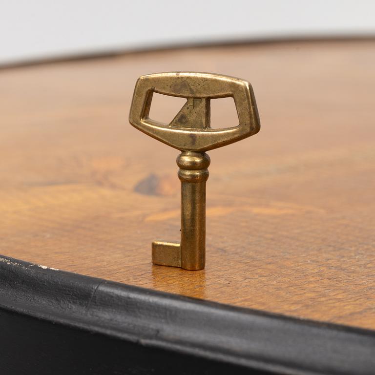 Bar cabinet/table. First half of the 20th century.