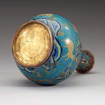 VAS, cloisonné. Qing dynastin, 1800-tal.