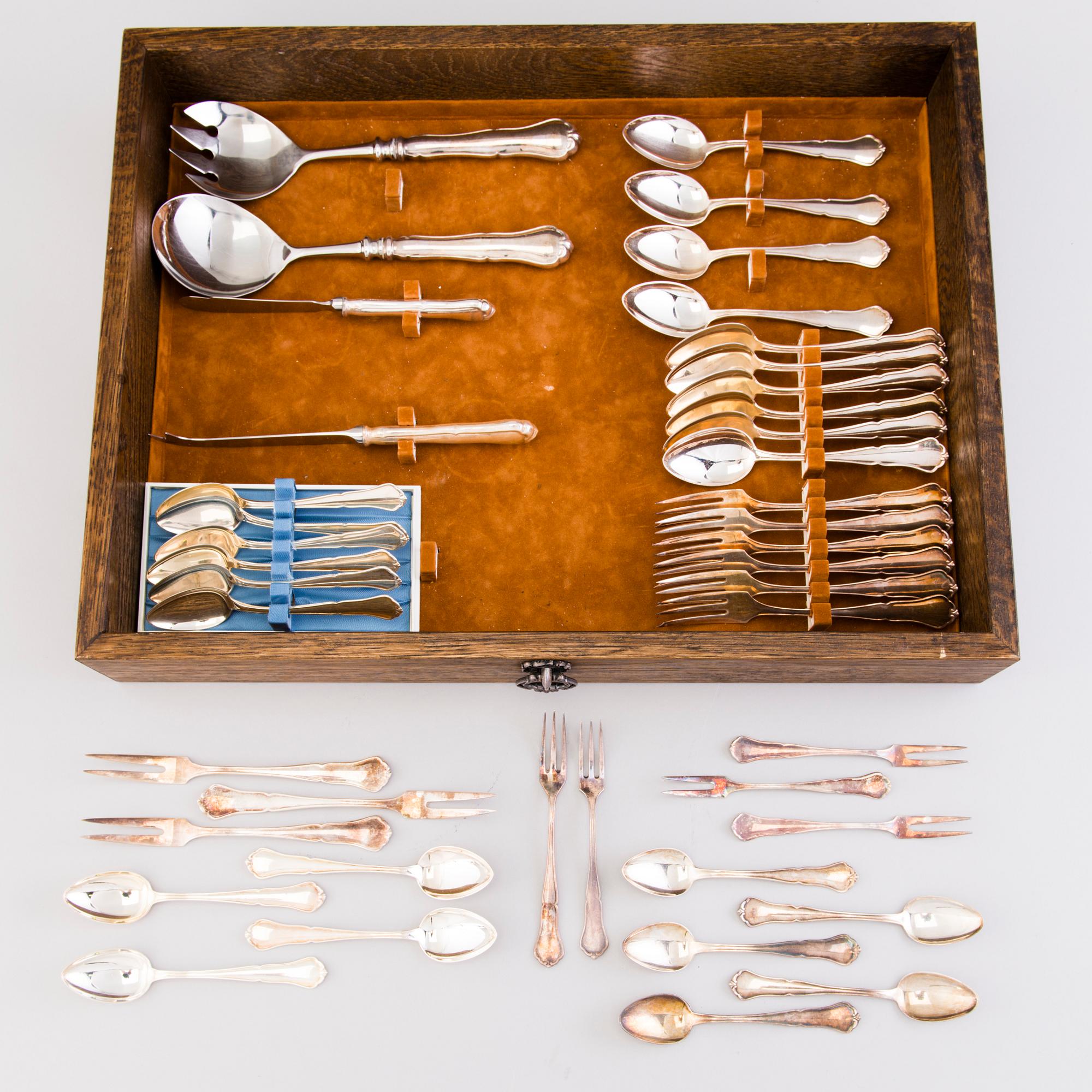 ATERINSARJA, n. 112 osaa, hopeaa, "Chippendale", Kultakeskus, Hämeenlinna 1983. Puulaatikossa.