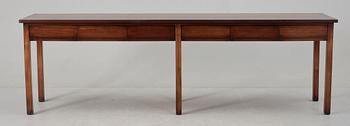 SIDEBOARD, Engelsk stil, 1900-talets andra hälft.