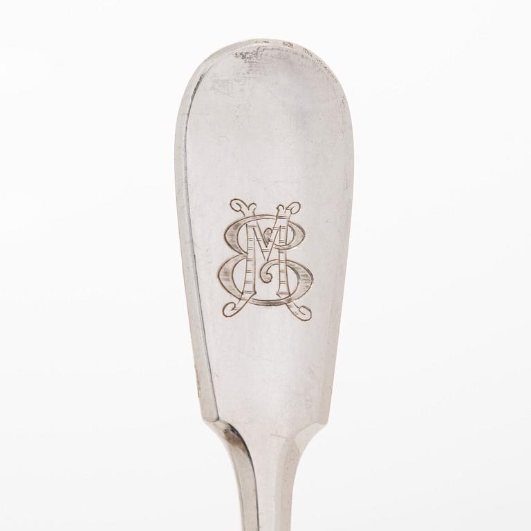 A canteen box of 253 pieces silver cutlery by Viktor Lindman, Helsinki 1916.