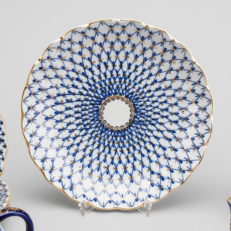 A 28 PIECE PORCELAIN 'COBOLT NET' SERVICE FROM LOMONOSOV.