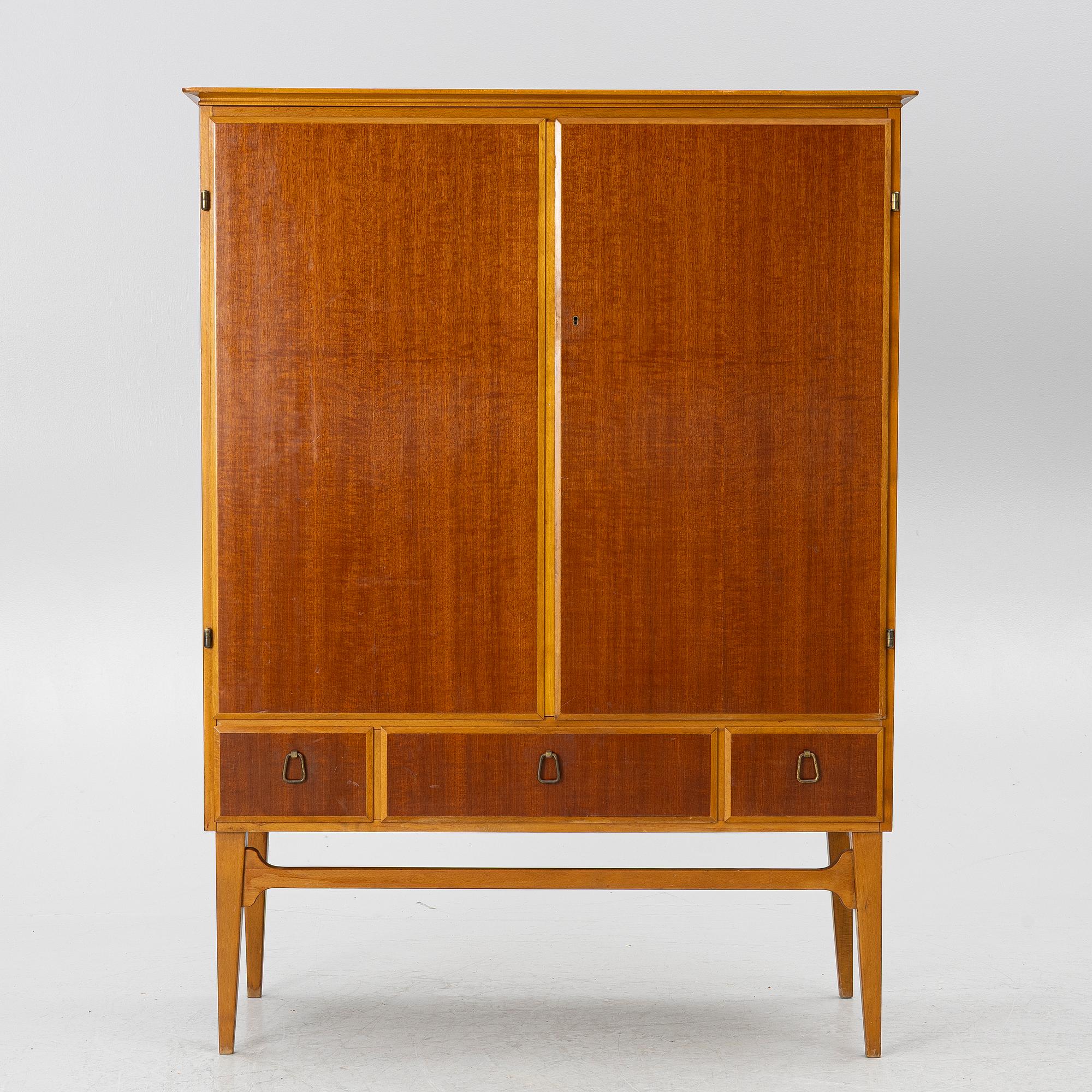 Skåp, 1900-talets mitt.