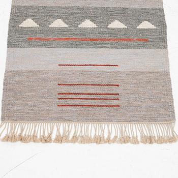 Gallerimatta, rölakan, ca 225 x 78 cm.