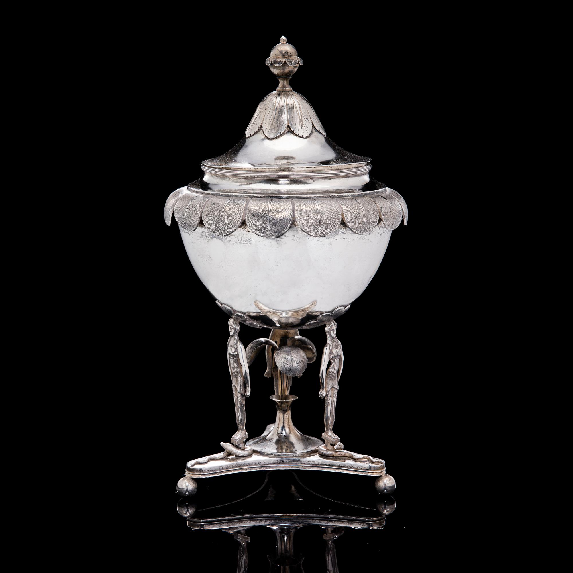 A SUGAR BOWL WITH LID, silver, Empire, 1823 Turku, Finland.