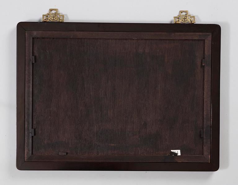 PLAKETT. porslin. Kina. Sen Qing dynasti. 1900-tal.