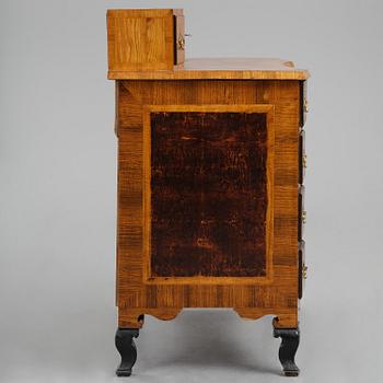 A Swedish late-Baroque burr-alder commode, first part 18th century.