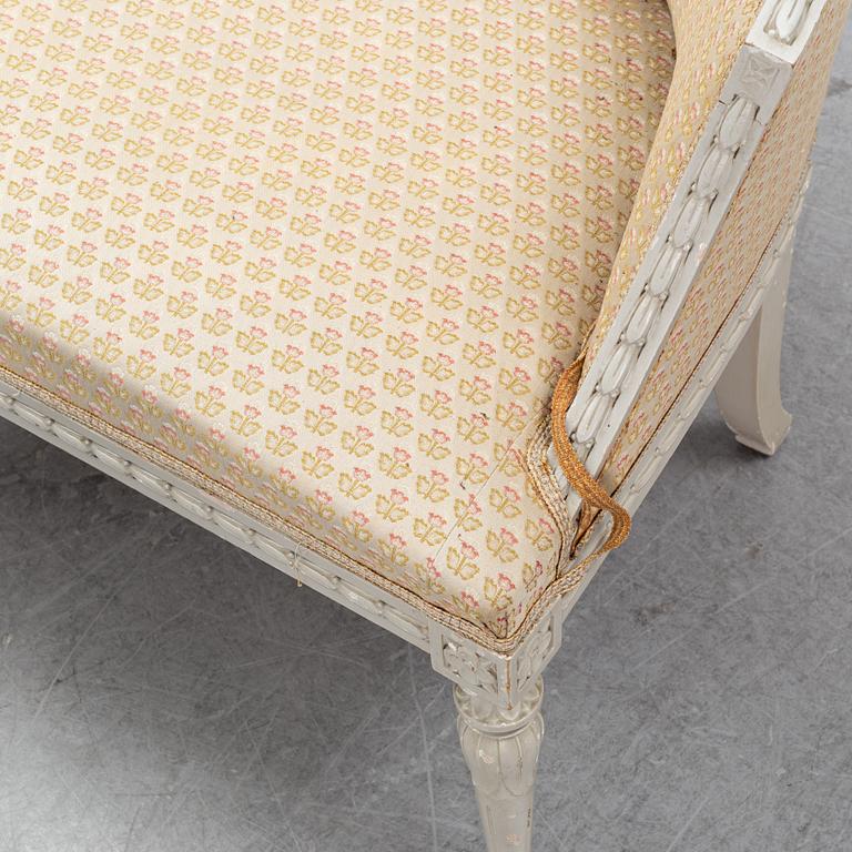 Salongsmöbel, två fåtöljer samt soffa, gustaviansk stil, 1900-talets början.