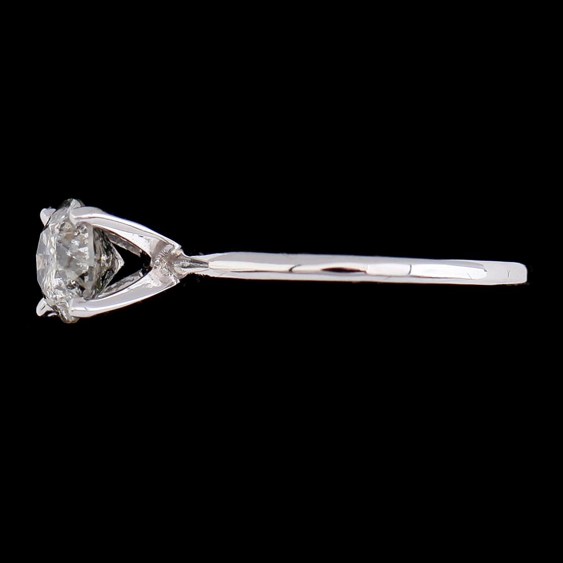 RING, 14 k vitguld, briljantslipad diamant ca 0.88 ct. Vikt ca 2,0 g.