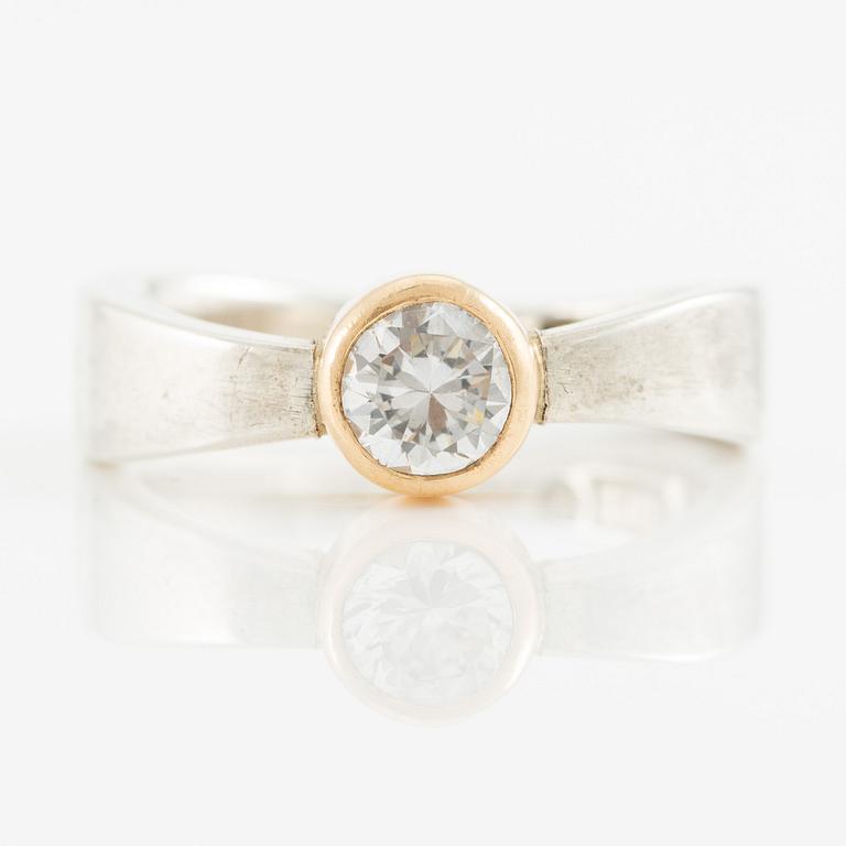 Jan-Christer Lundqvist, ring, silver med fasettslipad vit sten, Skövde.