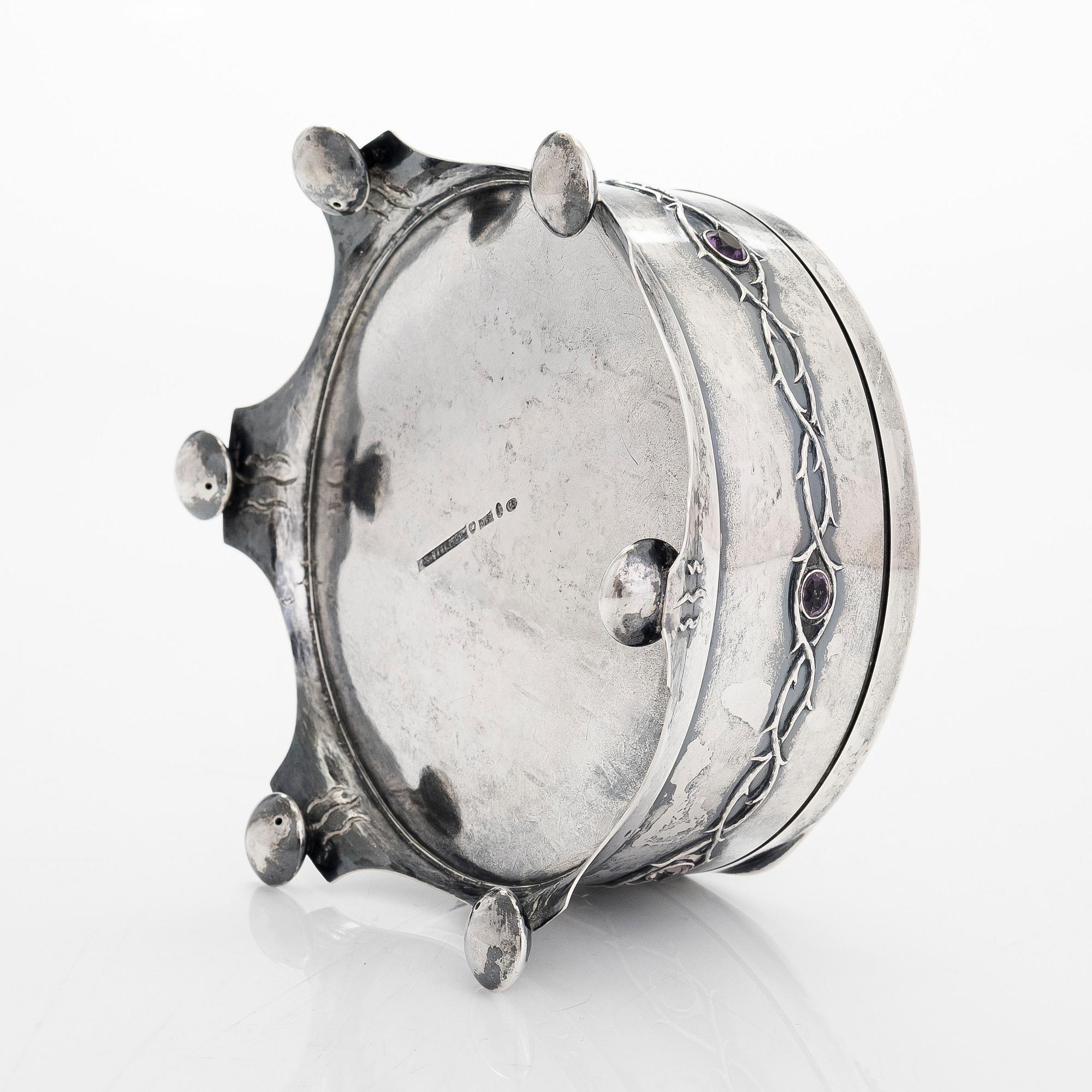 A silver jewellery box with cut amethysts, Sahlstedt, Turku 1921.