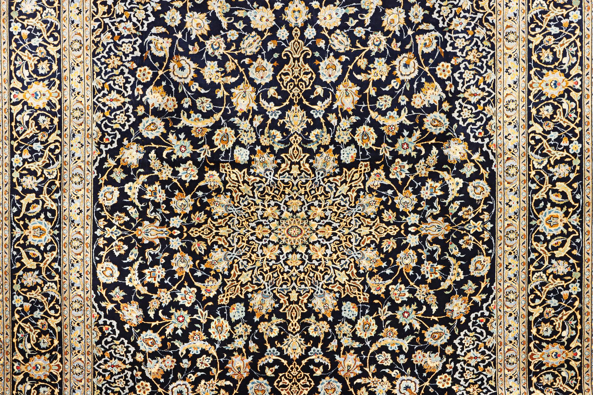 A Kashan carpet, a. 422 x 306 cm.