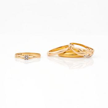 RINGAR, 4 st, 18 samt en 23 k guld. Totalvikt ca 14 gram.