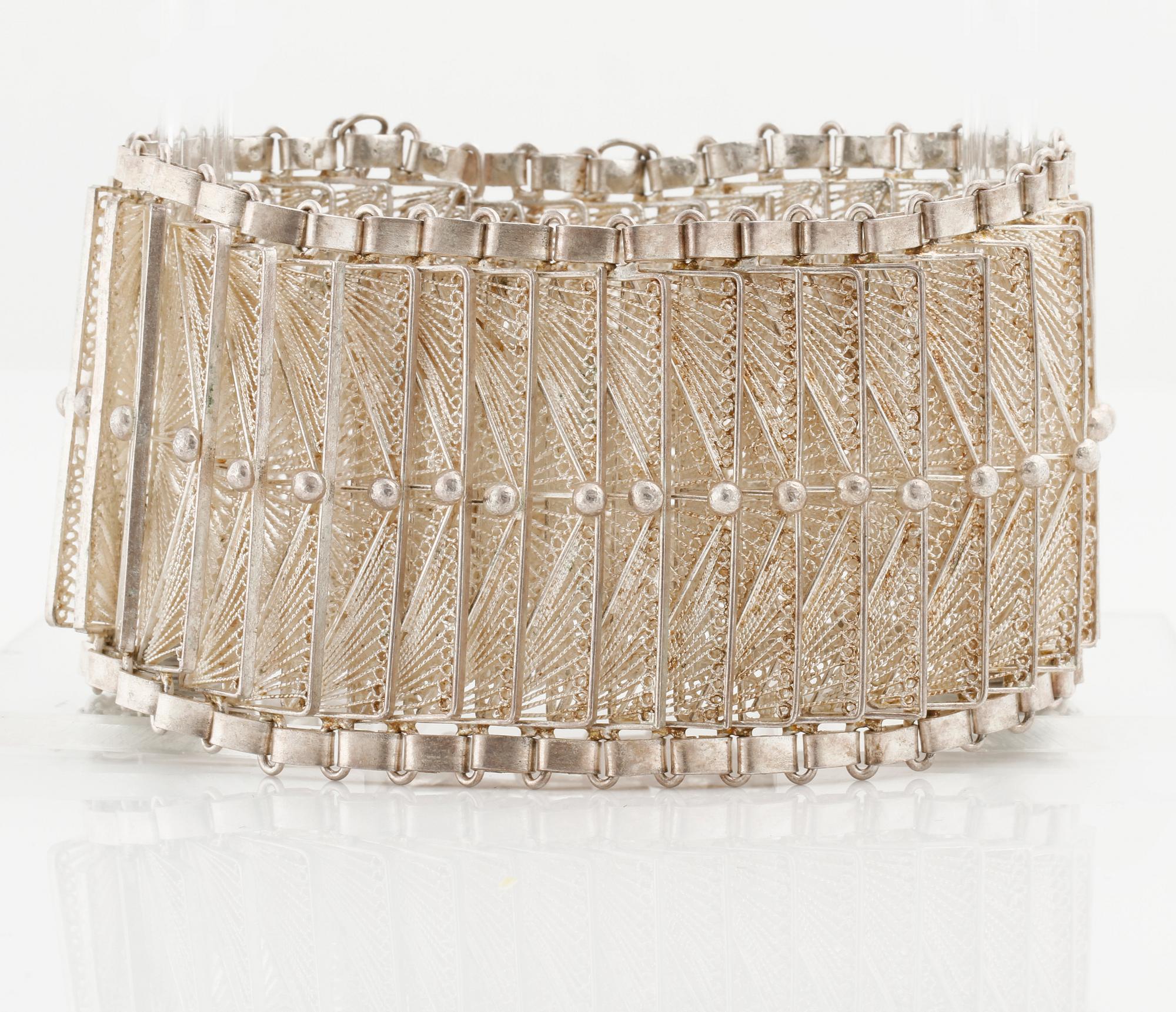 ARMBAND.