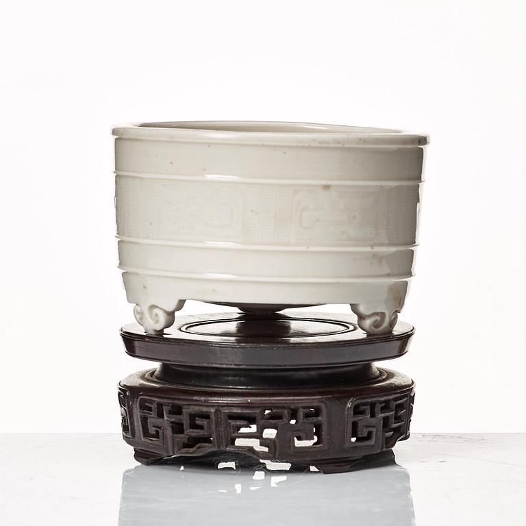 A blanc de chine censer, Qing dynasty, Kangxi (1662-1722).