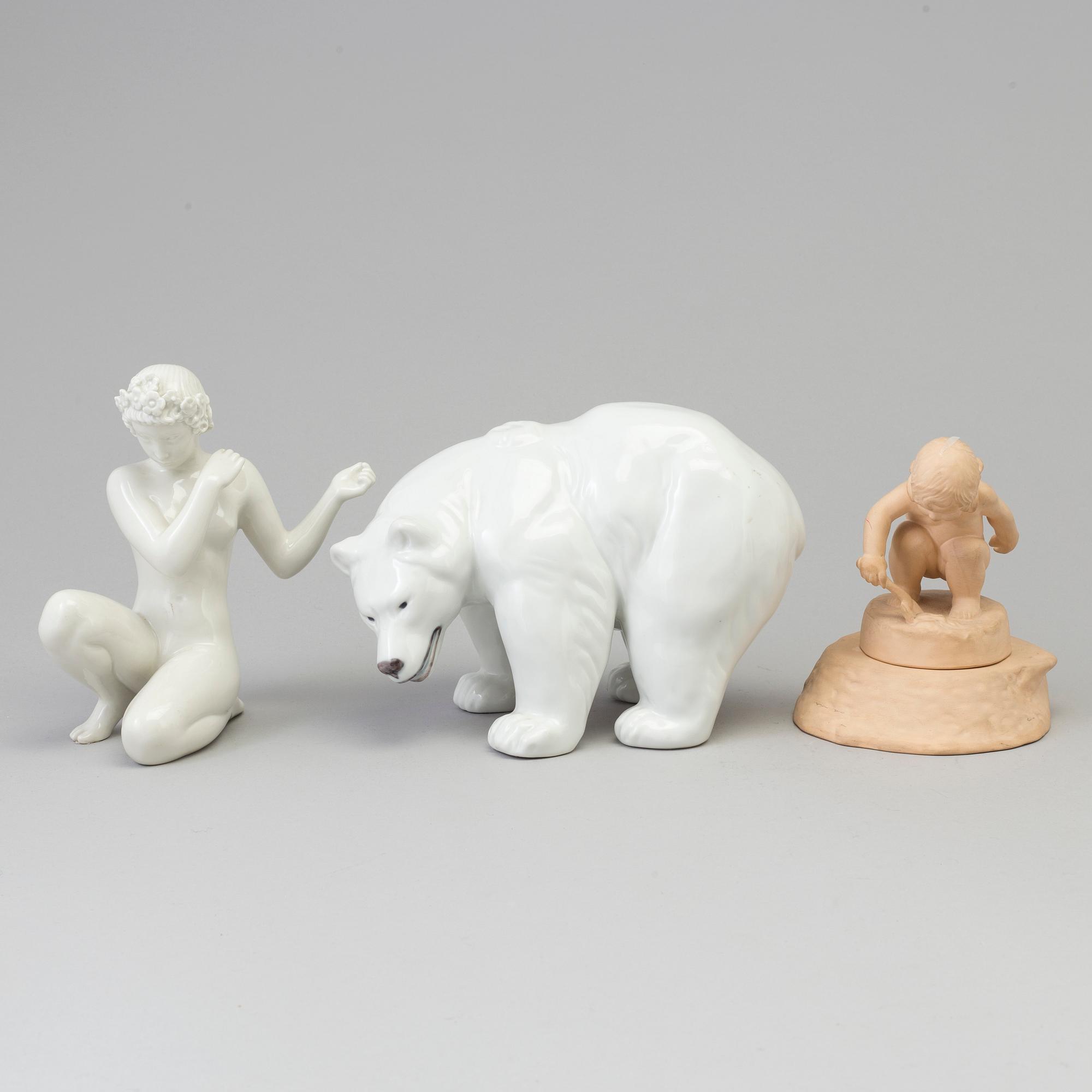 FIGURER, tre stycken, porslin samt keramik, Royal Copenhagen, Bing & Gröndahl samt Ibsen Enke, 1900-tal.