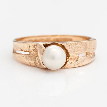 Björn Weckström, a 14K gold ring 'Polar Spring' with a cultured pearl for Lapponia 1971.