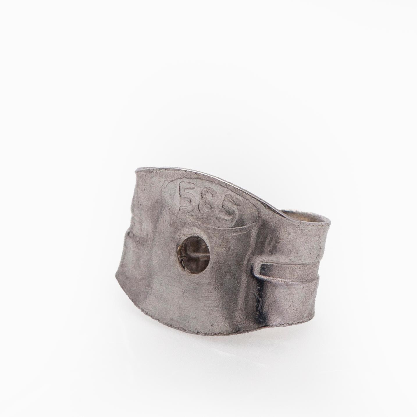 Korvakorut, 14K kultaa ja briljanttihiotut timantit.