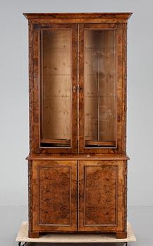 BOKSKÅP, nyrenässans, 1800-talets slut.