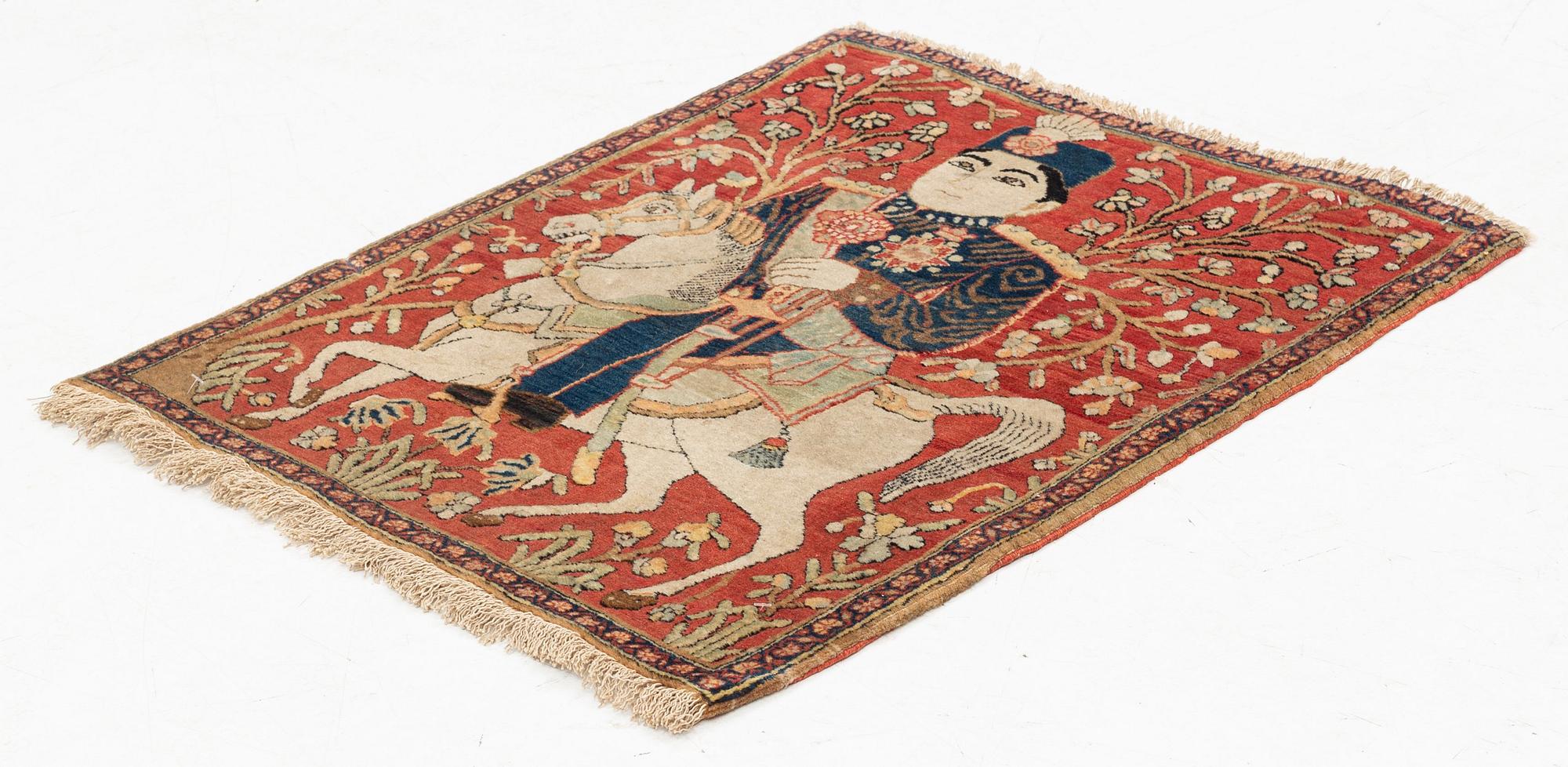 An antique pictorial souf Kashan  'Mohtasham' rug, ca 64 x 57 cm.